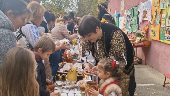 S-a organizat Târg de Toamnă la Școala Gimnazială din Rădești.